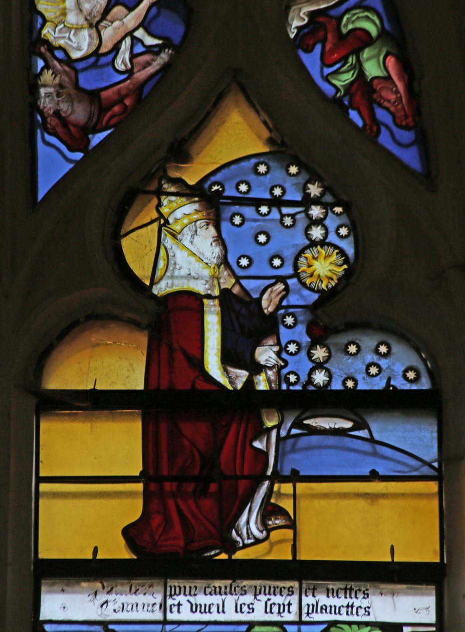 Vidriera que representa a Dios creando el Sol, la Luna y las Estrellas de French School
