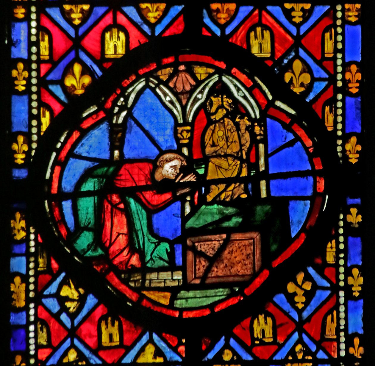 Ventana que representa a Teófilo ante una estatua de la Virgen María de French School