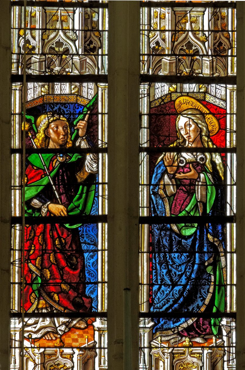 Ventana que representa la Anunciación de French School