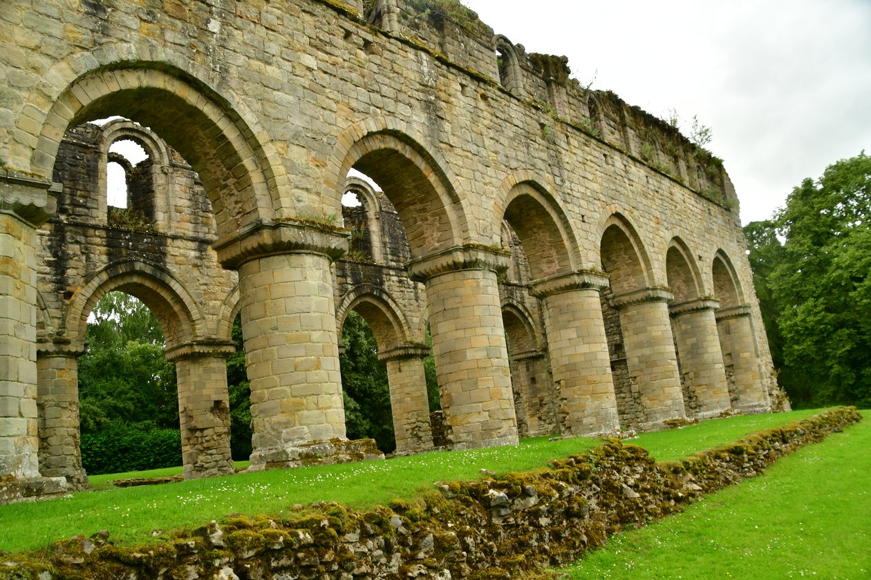 La abadía de Buildwas, un monasterio cisterciense medieval situado en Shropshire, Inglaterra. de Albert Mansour