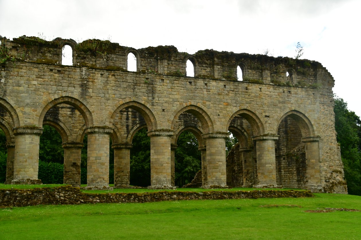 La abadía de Buildwas, un monasterio cisterciense medieval situado en Shropshire, Inglaterra. de Albert Mansour