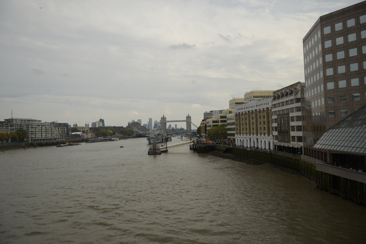 El Puente de Londres sobre el río Támesis, en el corazón de Londres de Albert Mansour