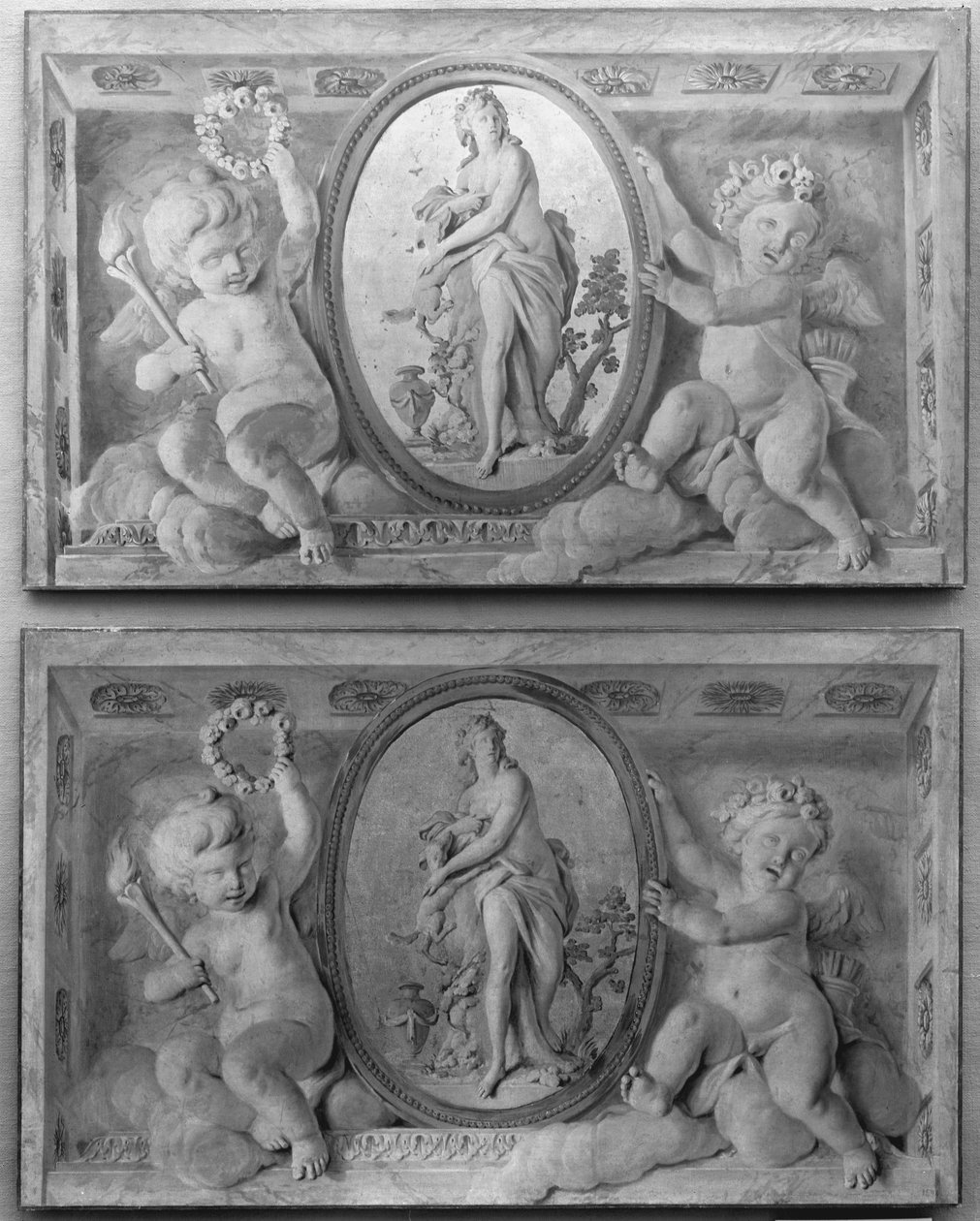 Par de sobrepuertas con Diana o una ninfa en un medallón ovalado sostenido por amorini, 1770-90 de 18th century . French Painter