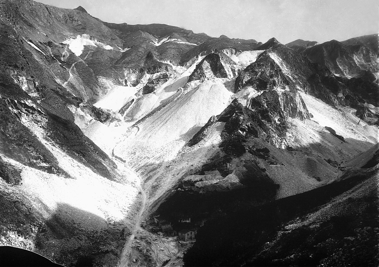 Canteras de mármol en los Alpes Apuanos, en Toscana de A. Corsini