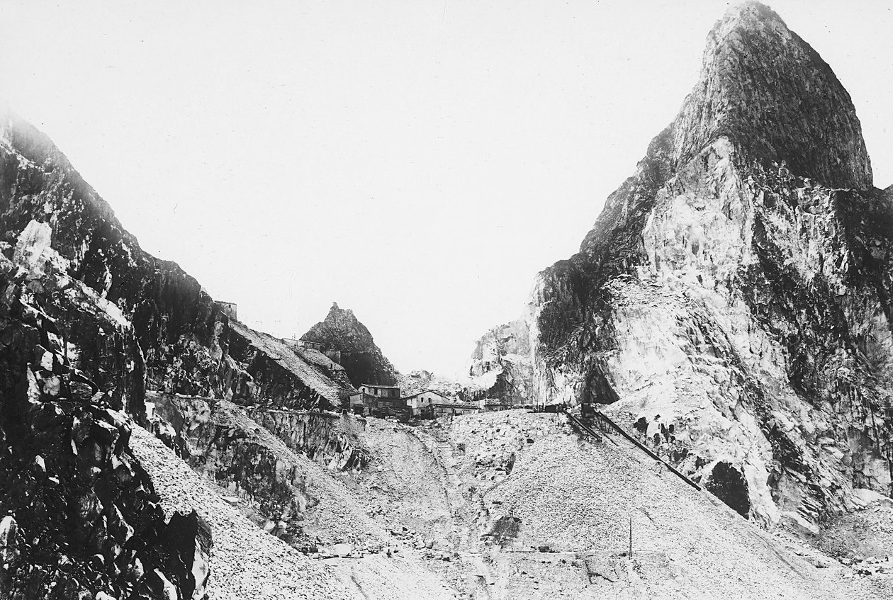 Cantera de mármol en los Alpes Apuanos, Toscana de A. Corsini