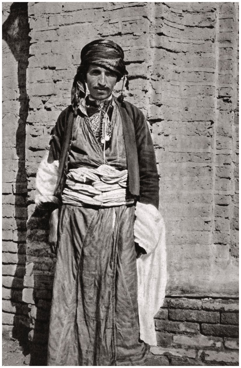 Un miembro de la tribu kurda del sur del Kurdistán, Irak, 1925 de A. Kerim