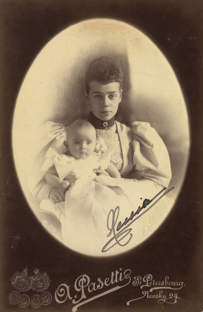 Xenia Alexandrovna de Russie et sa fille, la princesse Irina Alexandrovna - Gran Duquesa Xenia Alexandrovna de Rusia (1875-1960) con su hija Irina Alexandrovna (1895-1970), de Photo Studio A. Pasetti . Foto de albúmina de A. Pasetti Photo Studio