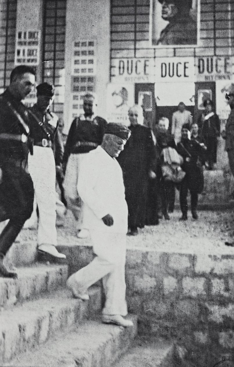 Benito Mussolini durante una visita oficial en Sicilia de A. Scarlata