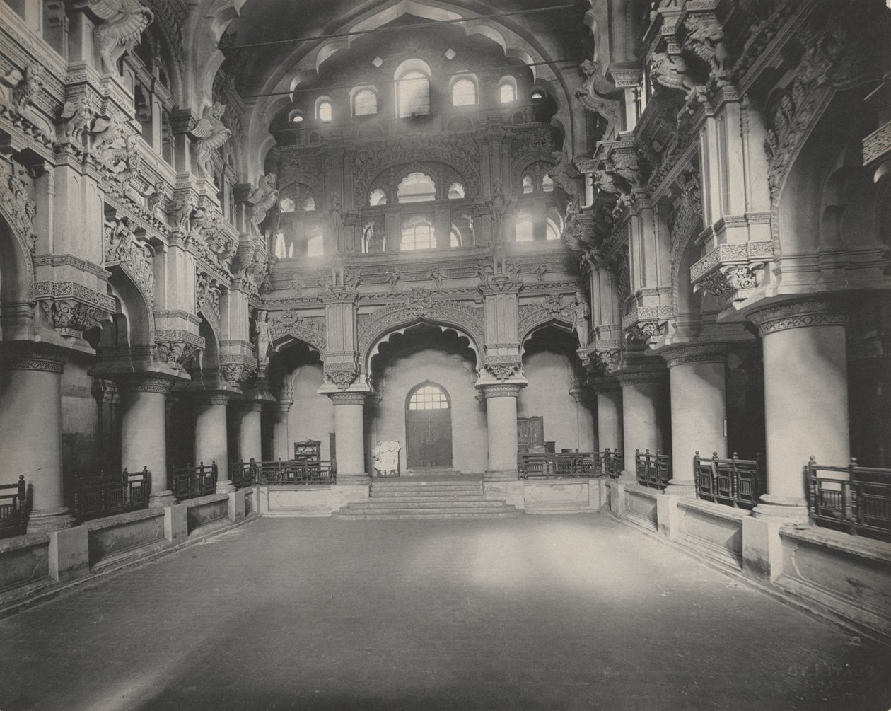 Entrada al Palacio de Torumal Paiks de A. W. A. Plâté Studio