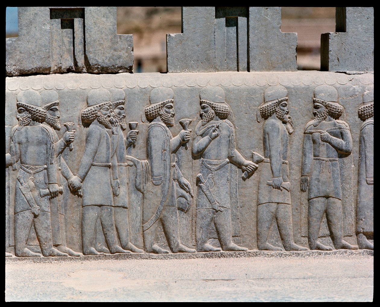 Vista de los relieves de las escaleras del norte de Achaemenid
