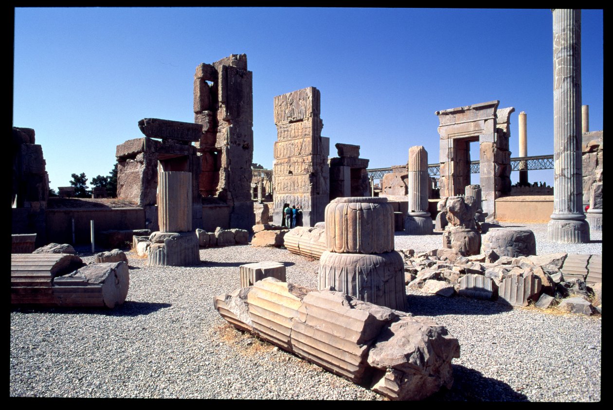 Vista de la entrada oeste al Salón de las Cien Columnas de Achaemenid