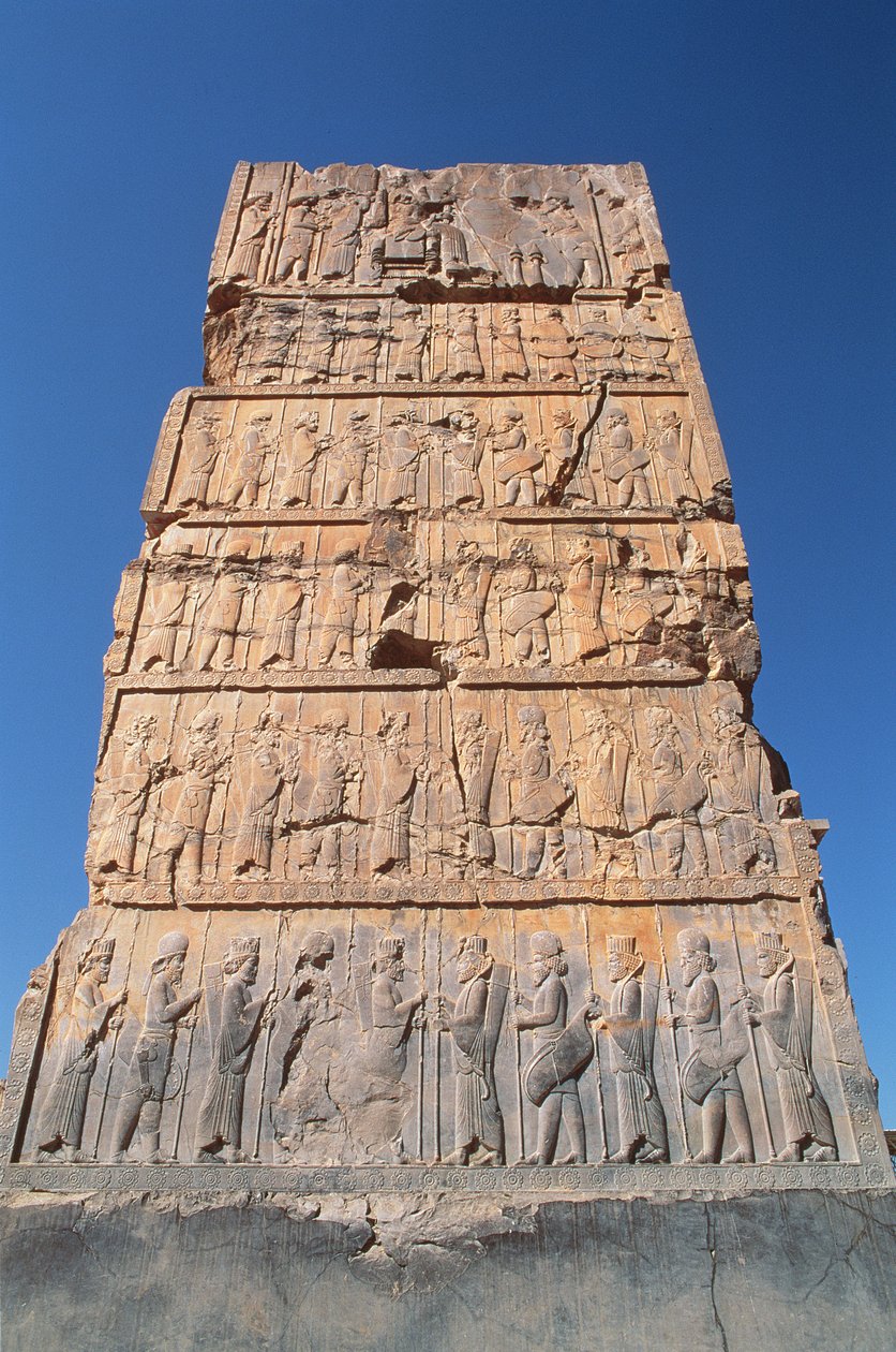 Entrada oeste al Salón de las Cien Columnas, que muestra filas de dignatarios apoyando al Rey en la parte superior de Achaemenid