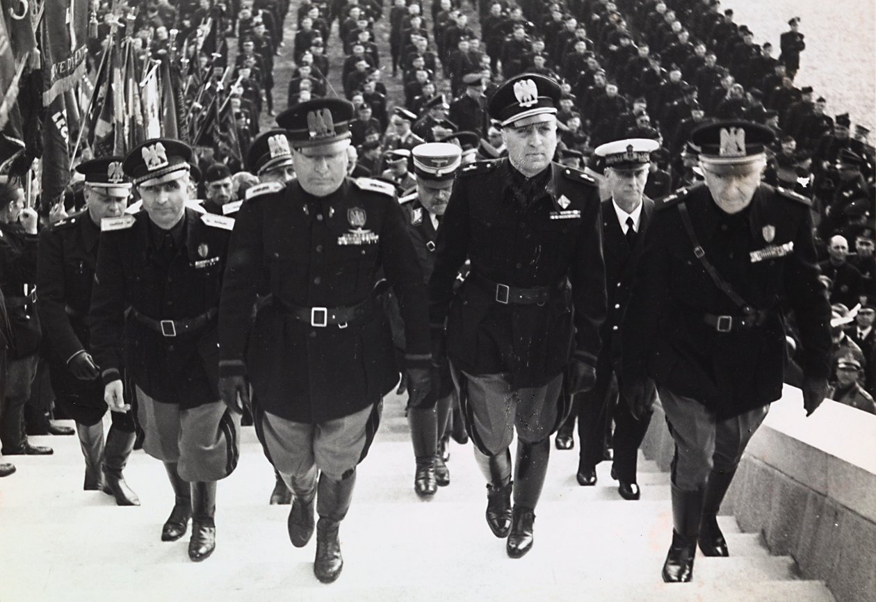 Mussolini en un desfile militar de Achille Villani