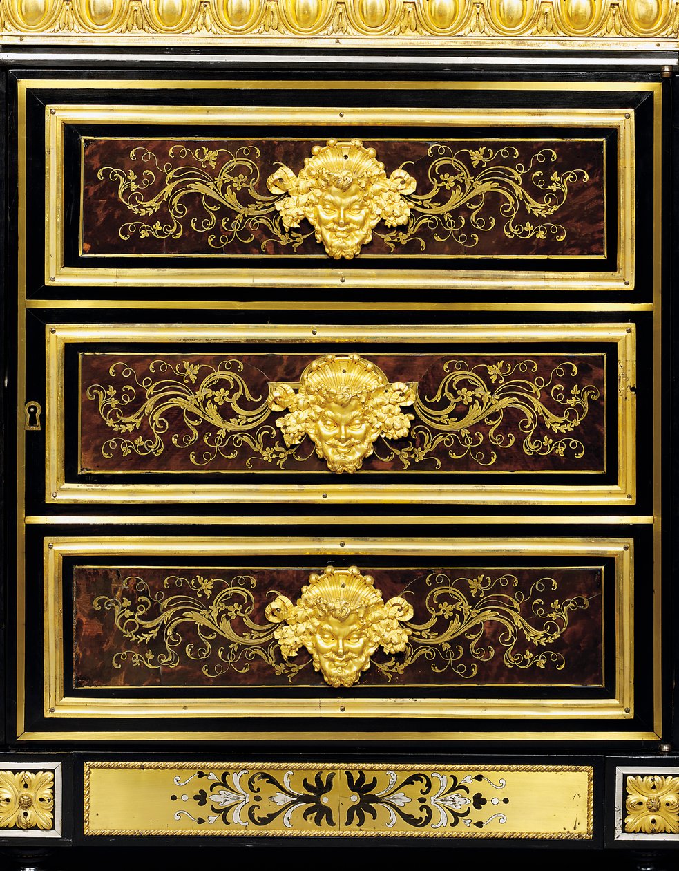 (detalle) de un gabinete lateral de marquetería boulle montado en ormolu de finales de Luis XVI de Adam (attr. to) Weisweiler