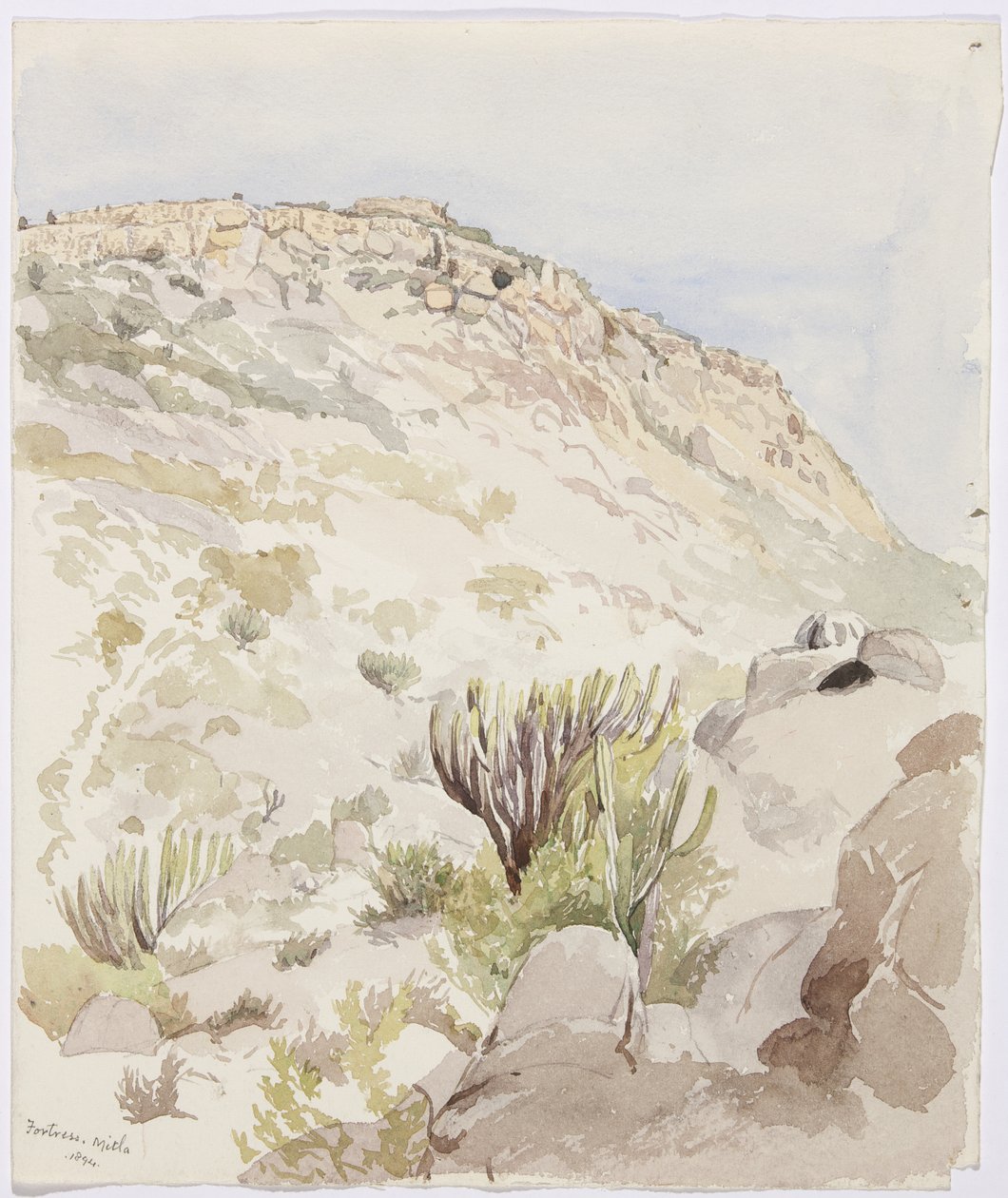 Restos de las murallas de la fortaleza en la cima de una colina en Mitla, Oaxaca de Adela Breton