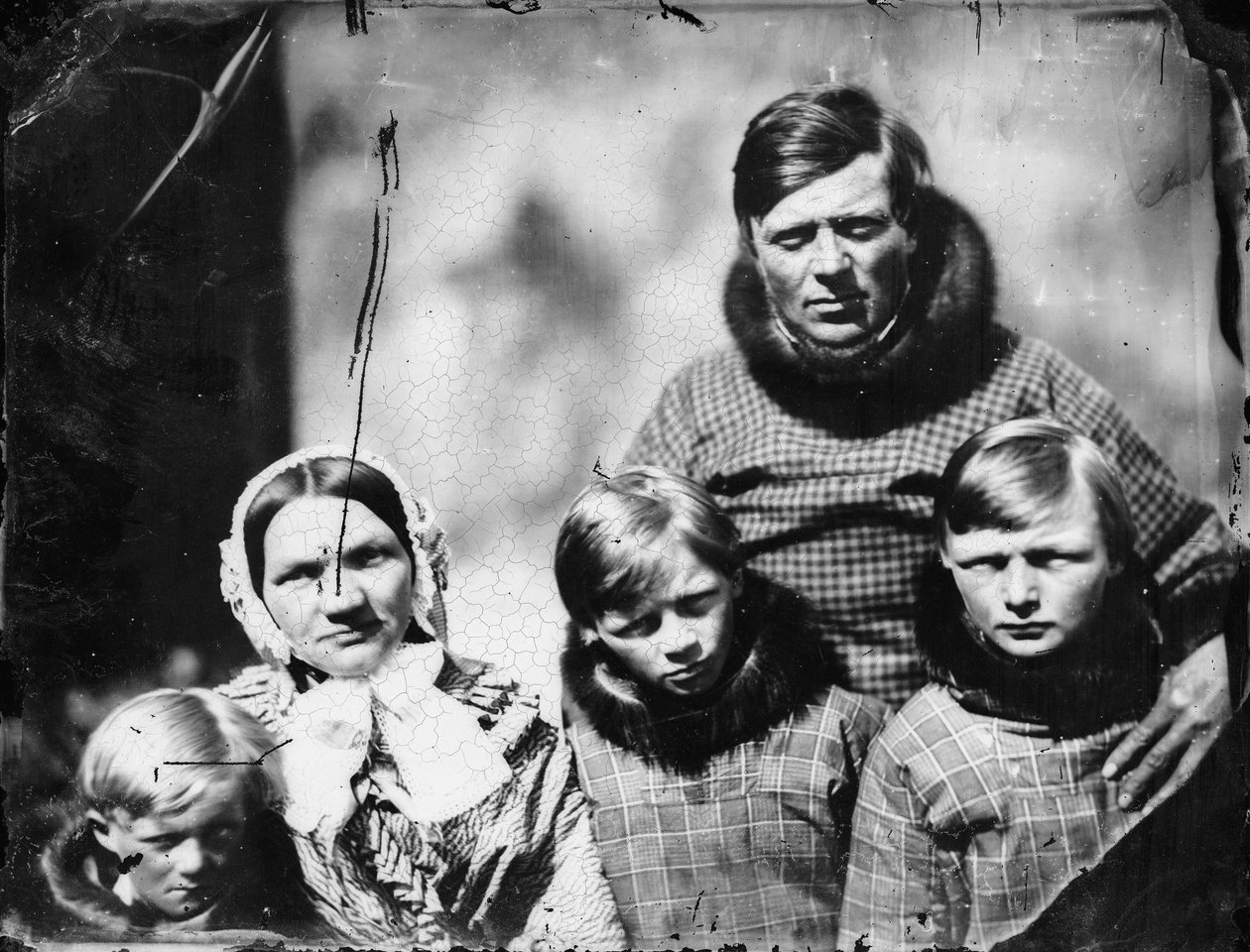 Funcionario danés (Hans Elberg) y familia de Admiral Edward Augustus Inglefield
