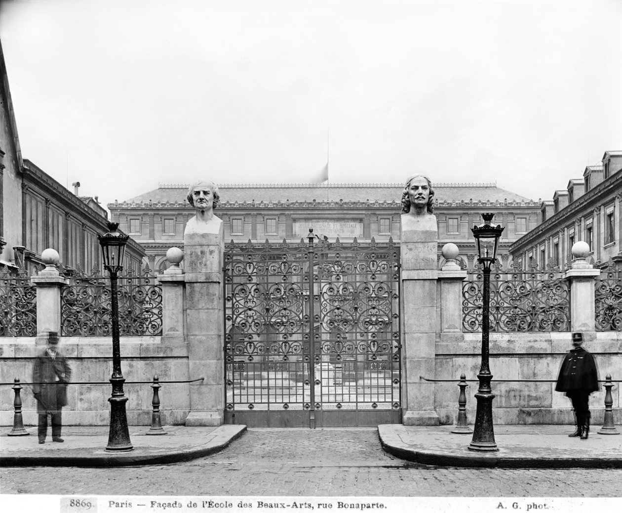 Ecole Nationale Superieure des Beaux-Arts, rue Bonaparte, c.1890-99 de Adolphe Giraudon