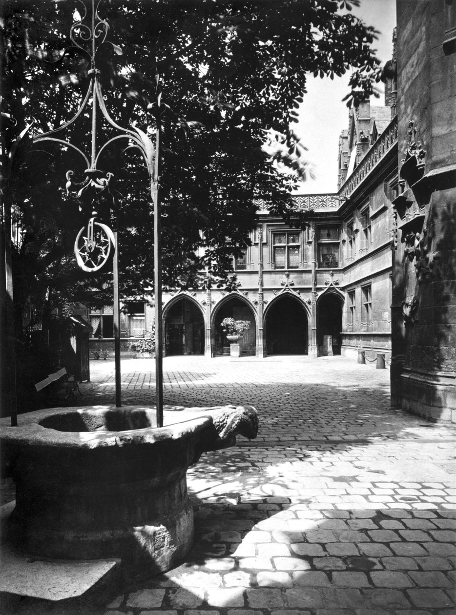 Hotel Cluny visto desde el patio, París de Adolphe Braun