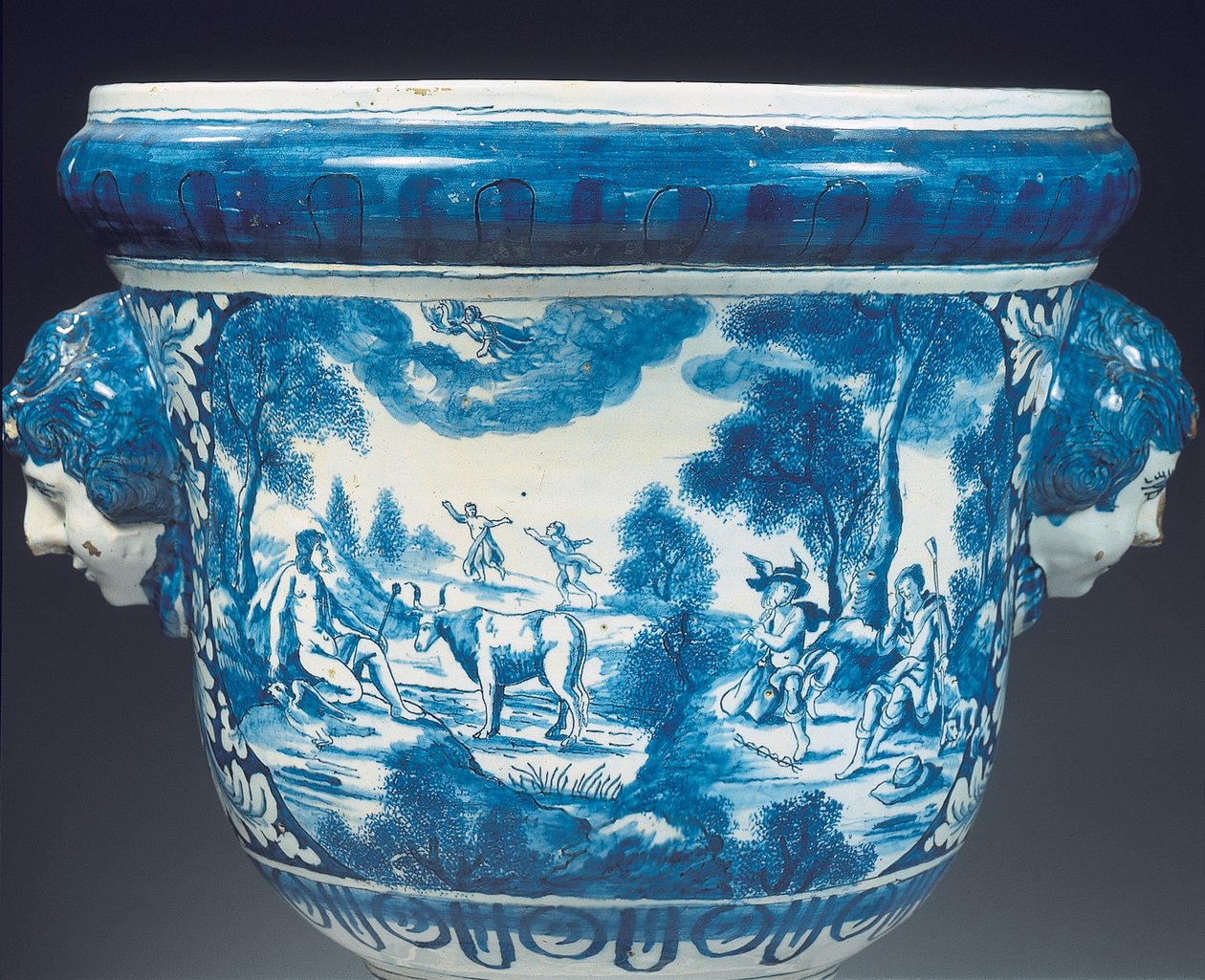Detalle inverso de gran urna de jardín mitológica azul y blanca de Delft en estilo barroco, c.1700 de Adriaen (fl.1868 d.1701) (attr.to) Kocks