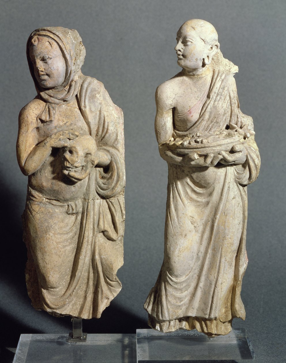 Dos estatuillas de monjes de pie, de Hadda, siglo I-IV de Afghan School
