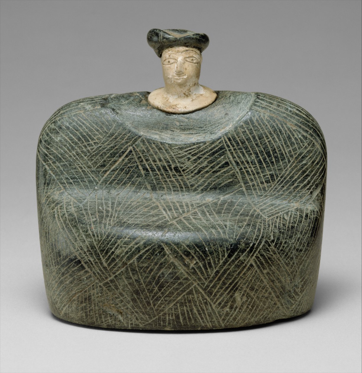 Cabeza de hacha con agujero de eje con demonio con cabeza de pájaro, jabalí y dragón, c. finales del 3er-milenio a.C. (alabastro) de Age Bronze
