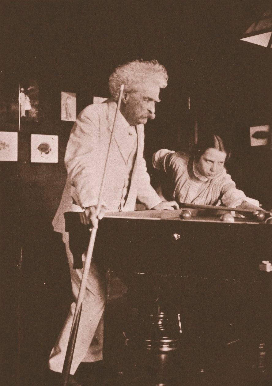 Mark Twain jugando al billar con la hija de su biógrafo Albert Bigelow Paine de Albert Bigelow Paine