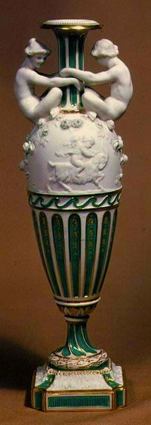 Jarrón Minton decorado con figuras de porcelana Parian, c.1855 de Albert Ernest Carrier Belleuse
