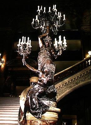 Torchère de la Gran Escalera de Albert-Ernest Carrier-Belleuse