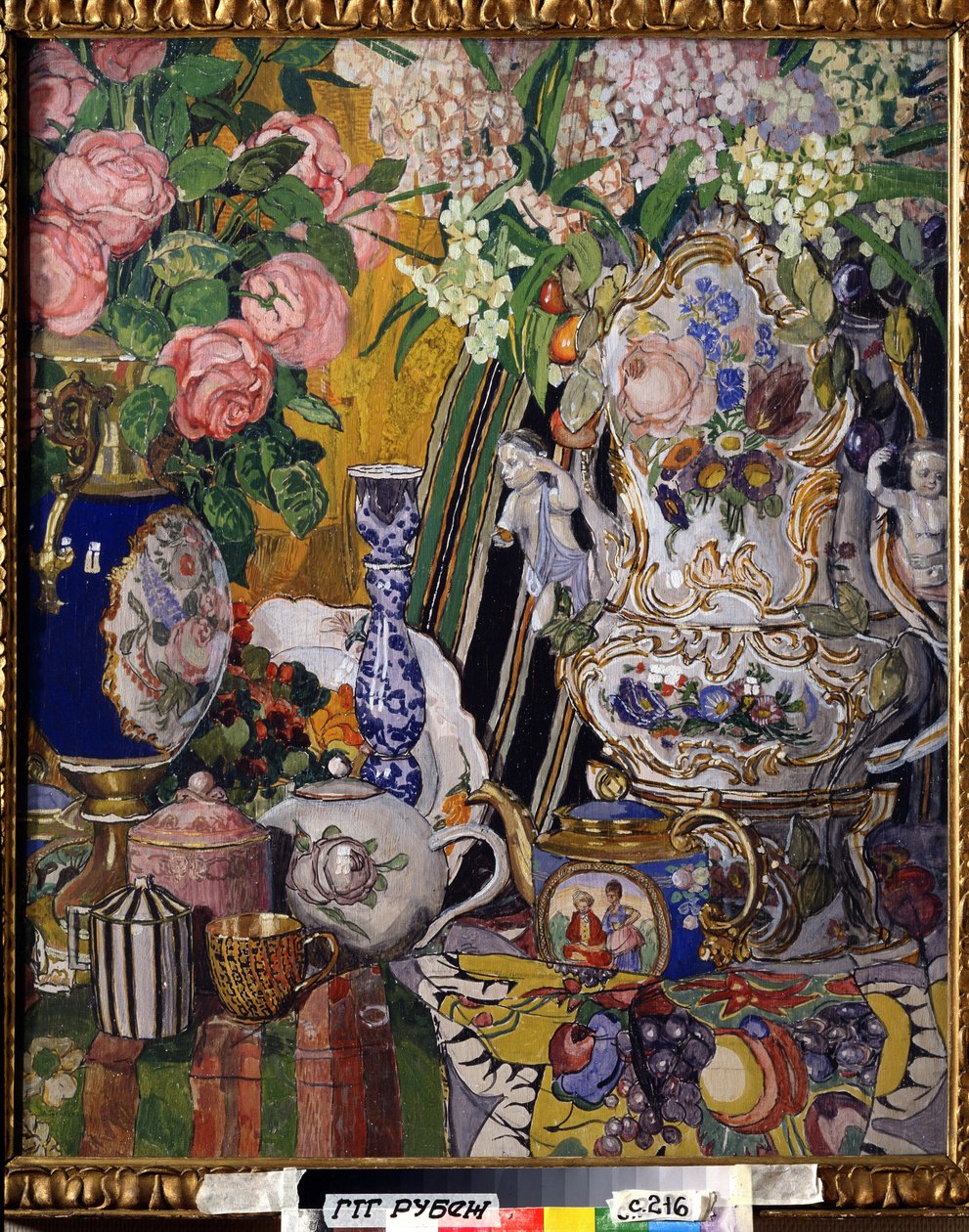 ""Bodegón con flores y porcelana"" Pintura de Alexander Yakovlevich Golovin (Alexander Golovin) (1863-1930) 1915 Galería Estatal Tretyakov, Moscú de Aleksandr Jakovlevic Golovin