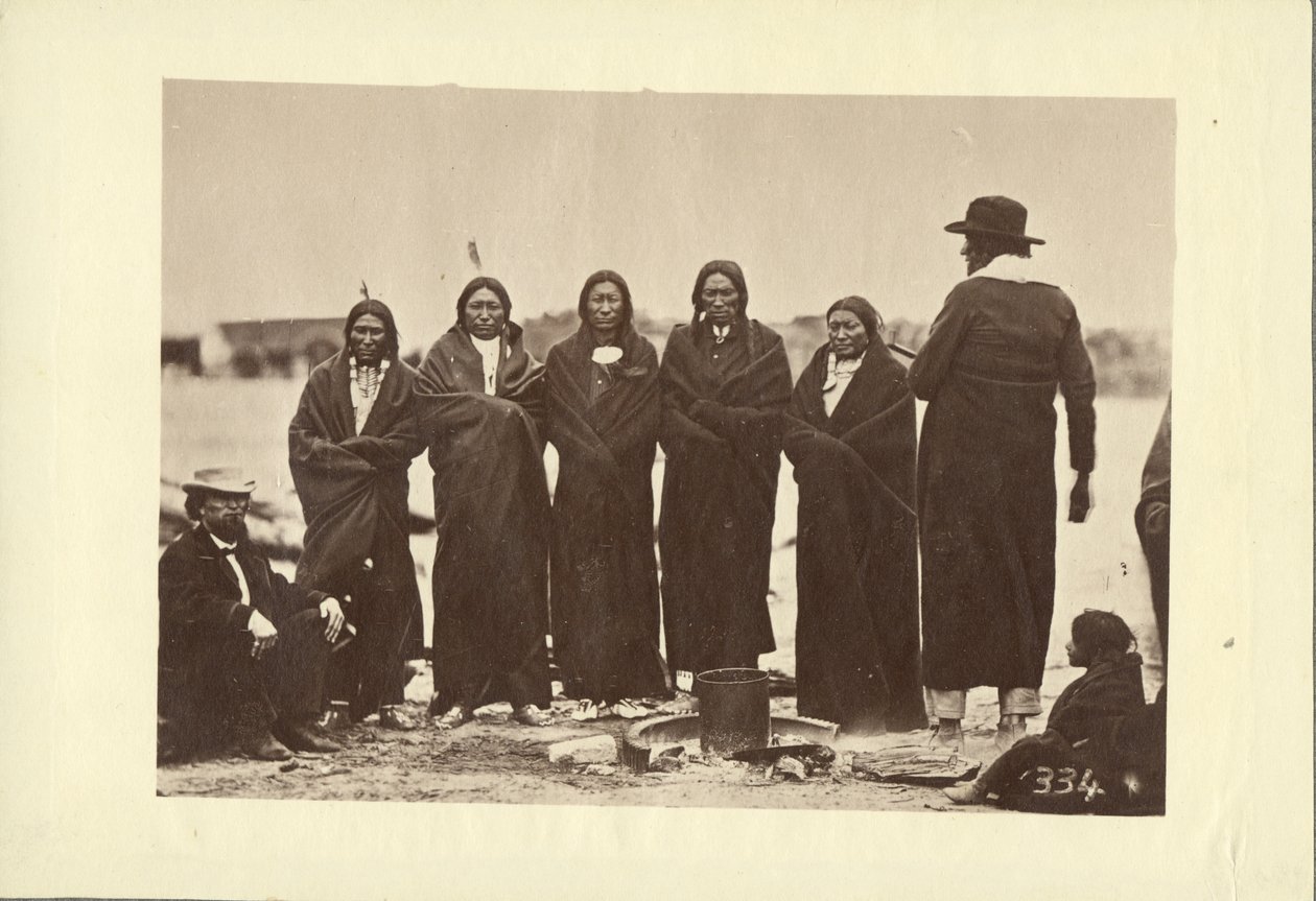 Tashunkakokip (Viejo hombre temeroso de sus caballos) y sus jefes, Oglala de Alexander Gardner