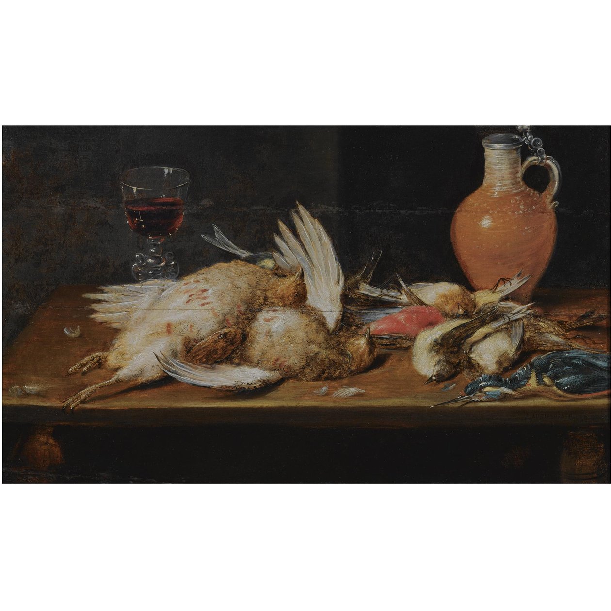 Un bodegón con un petirrojo, un martín pescador, perdices y pájaros cantores, todo sobre una mesa de madera, junto con un vaso y una jarra de barro. de Alexander Adriaenssen
