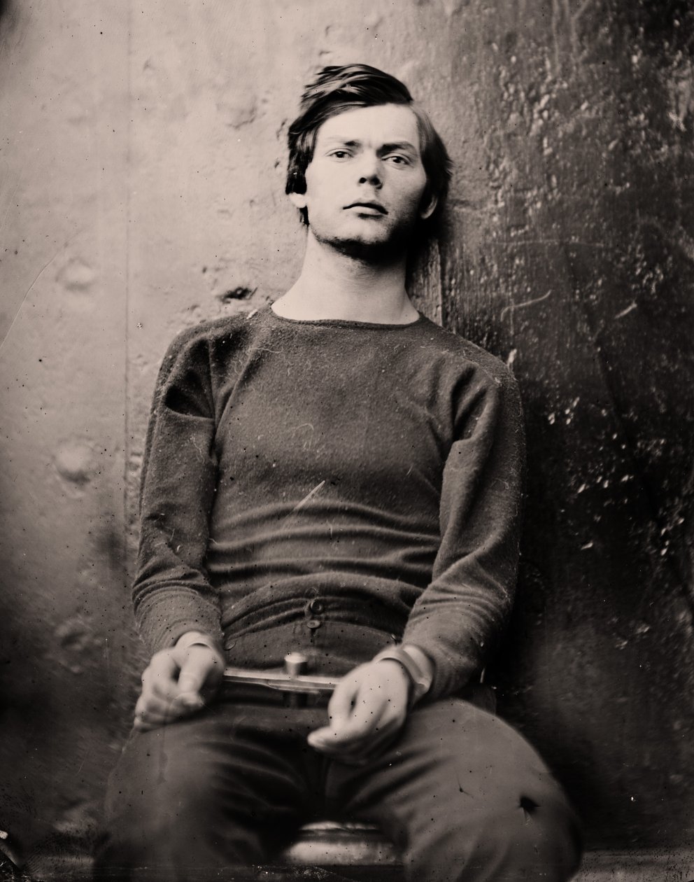 Lewis Powell con grilletes en la muñeca a bordo del USS Saugus, 1865 de Alexander Gardner