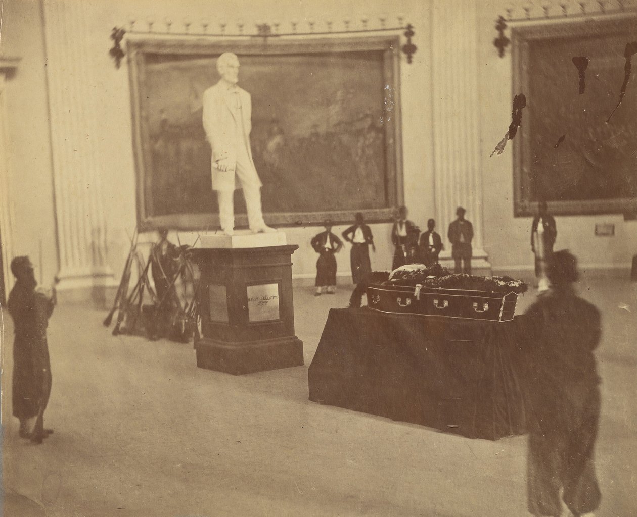 [Thaddeus Stevens en estado en la Rotonda del Capitolio en Washington], 1867 de Alexander Gardner
