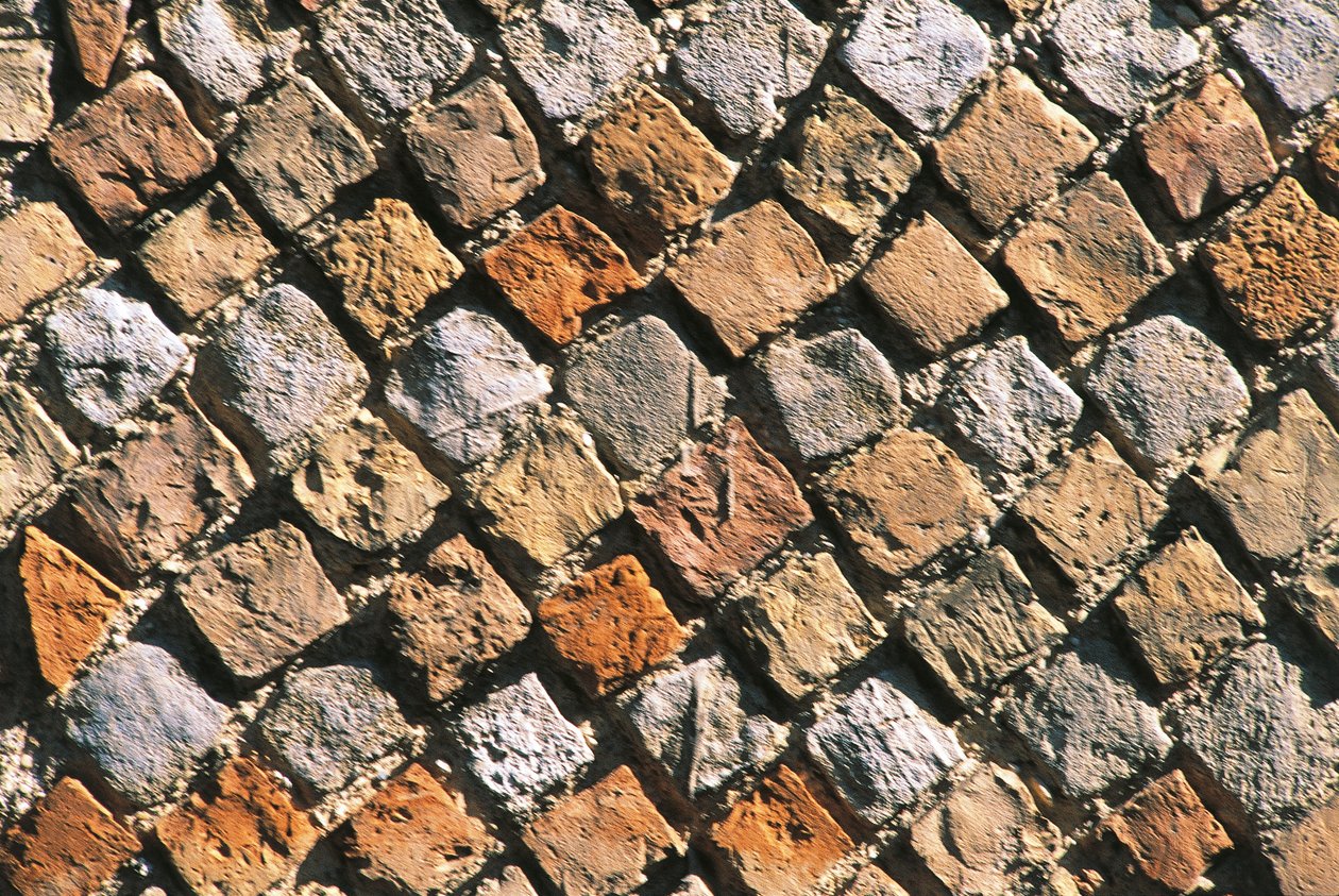 Primer plano de un piso de opus reticulatum. Acrópolis de Civitella, Italia, Región de Abruzzo, Chieti de Nicolas Toussaint Charlet