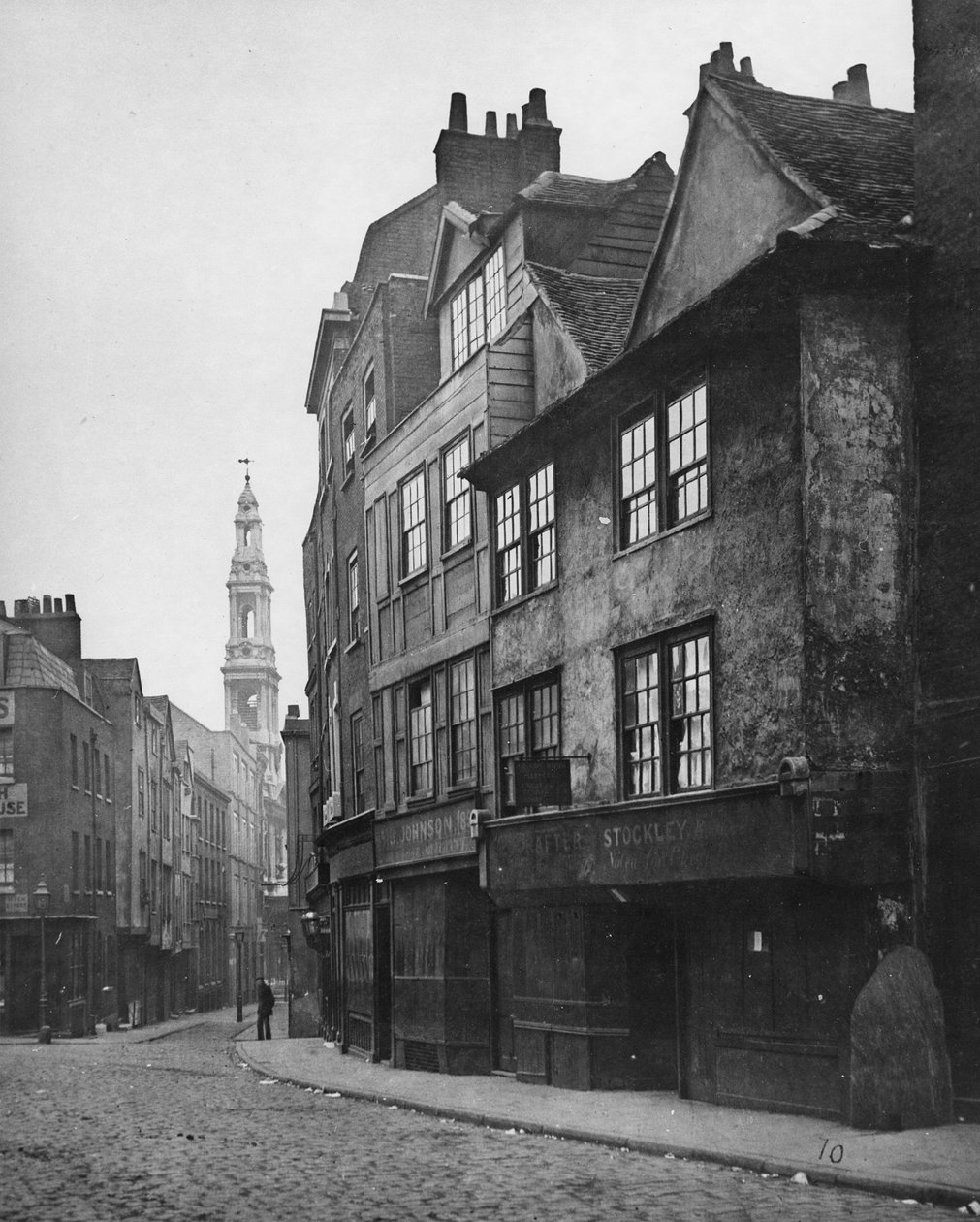 Drury Lane, mirando al sur y mostrando el campanario de St. Mary-le-Strand, c.1876 de Alfred and John Bool