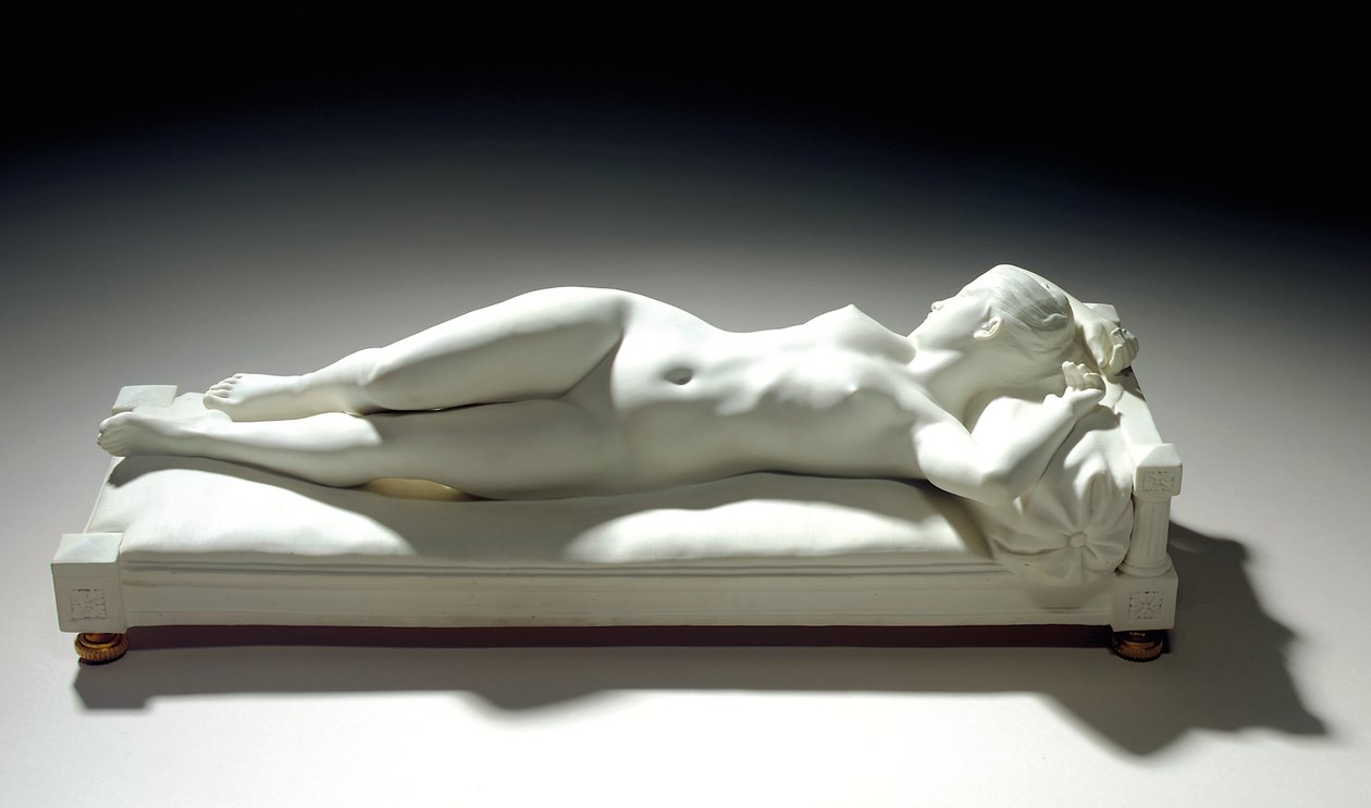Figura de biscuit de Sevres de un desnudo reclinado, 
