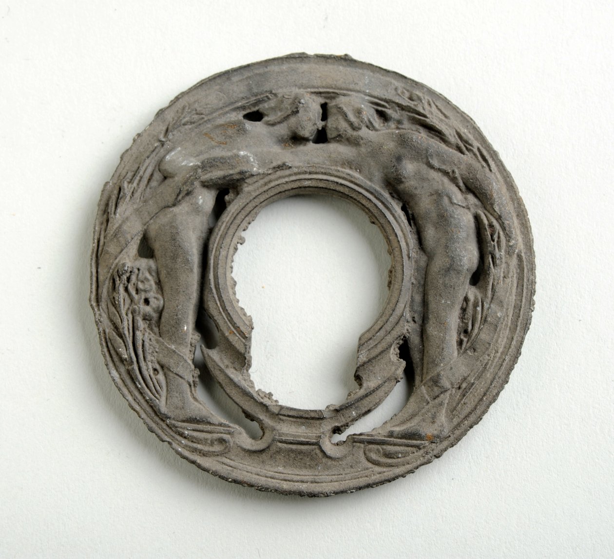 Maqueta para un colgante con un escudo de arabesco de Alfred Gilbert