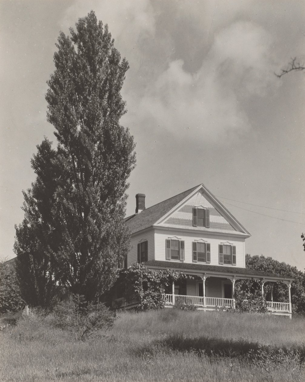 Casa en la colina, Lake George de Alfred Stieglitz