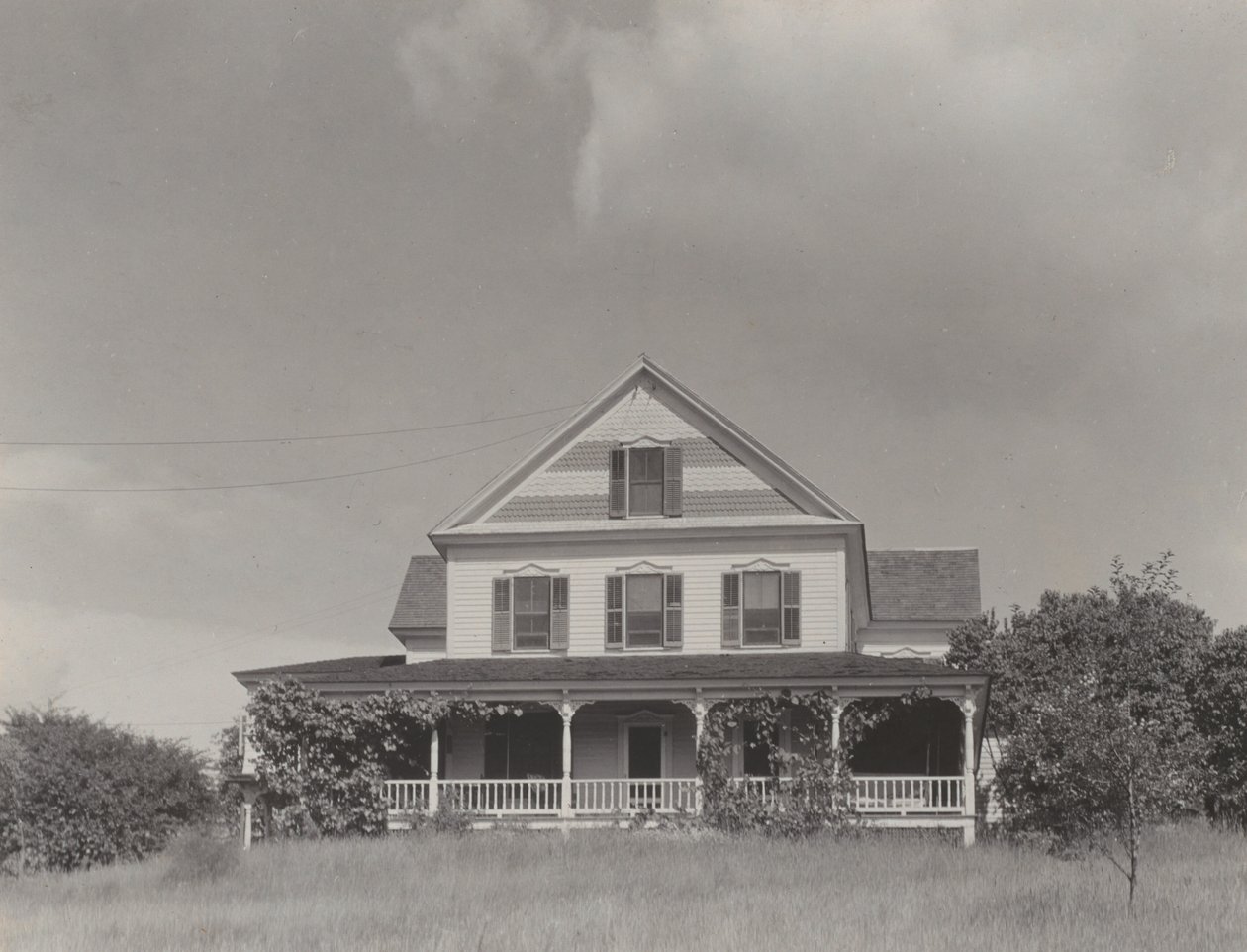 Casa en la colina, Lake George de Alfred Stieglitz