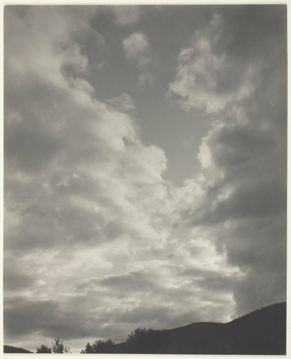 Música - Una Secuencia de Diez Fotografías de Nubes, No. II de Alfred Stieglitz