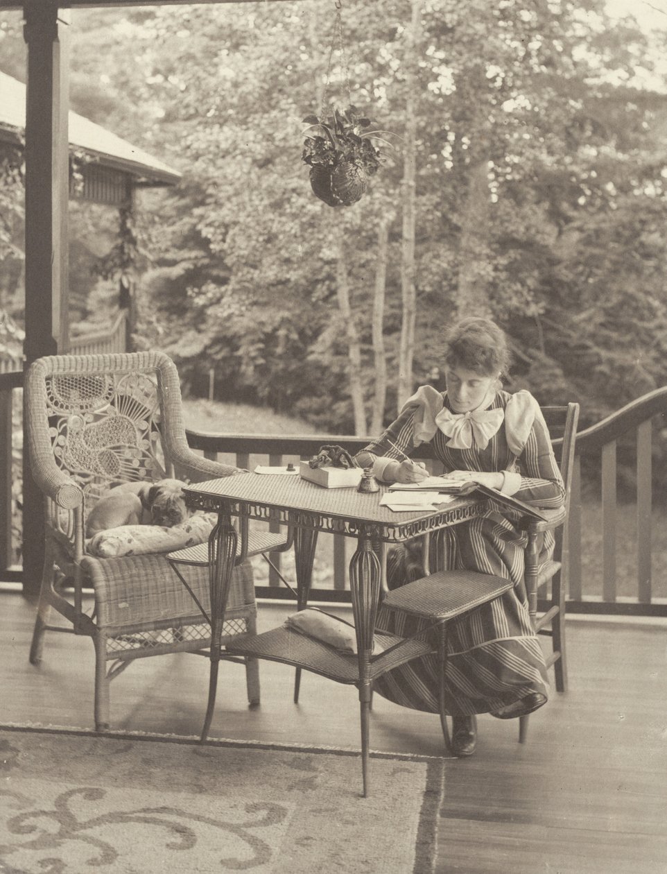 En el porche, Oaklawn, Lake George de Alfred Stieglitz