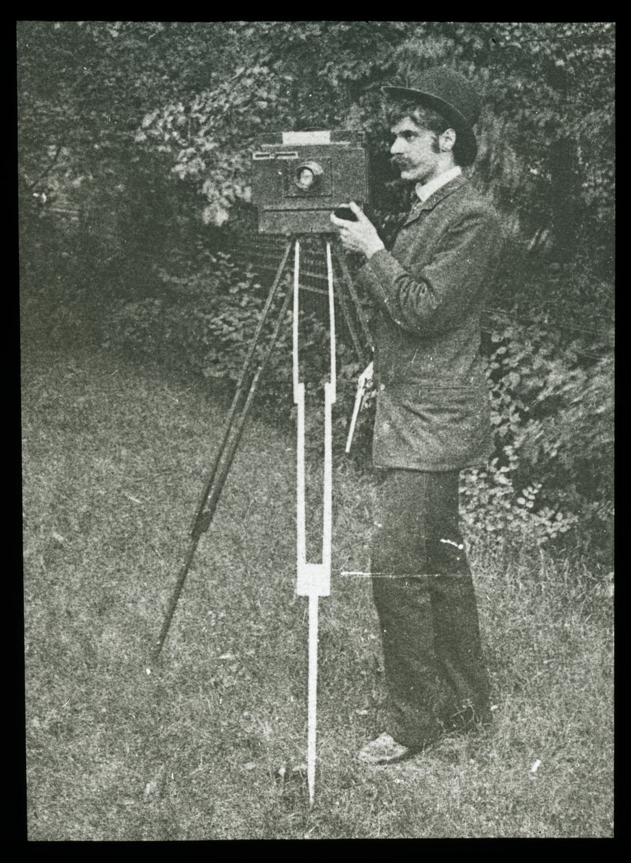 Autorretrato con cámara, trípode y pistola de Alfred Stieglitz