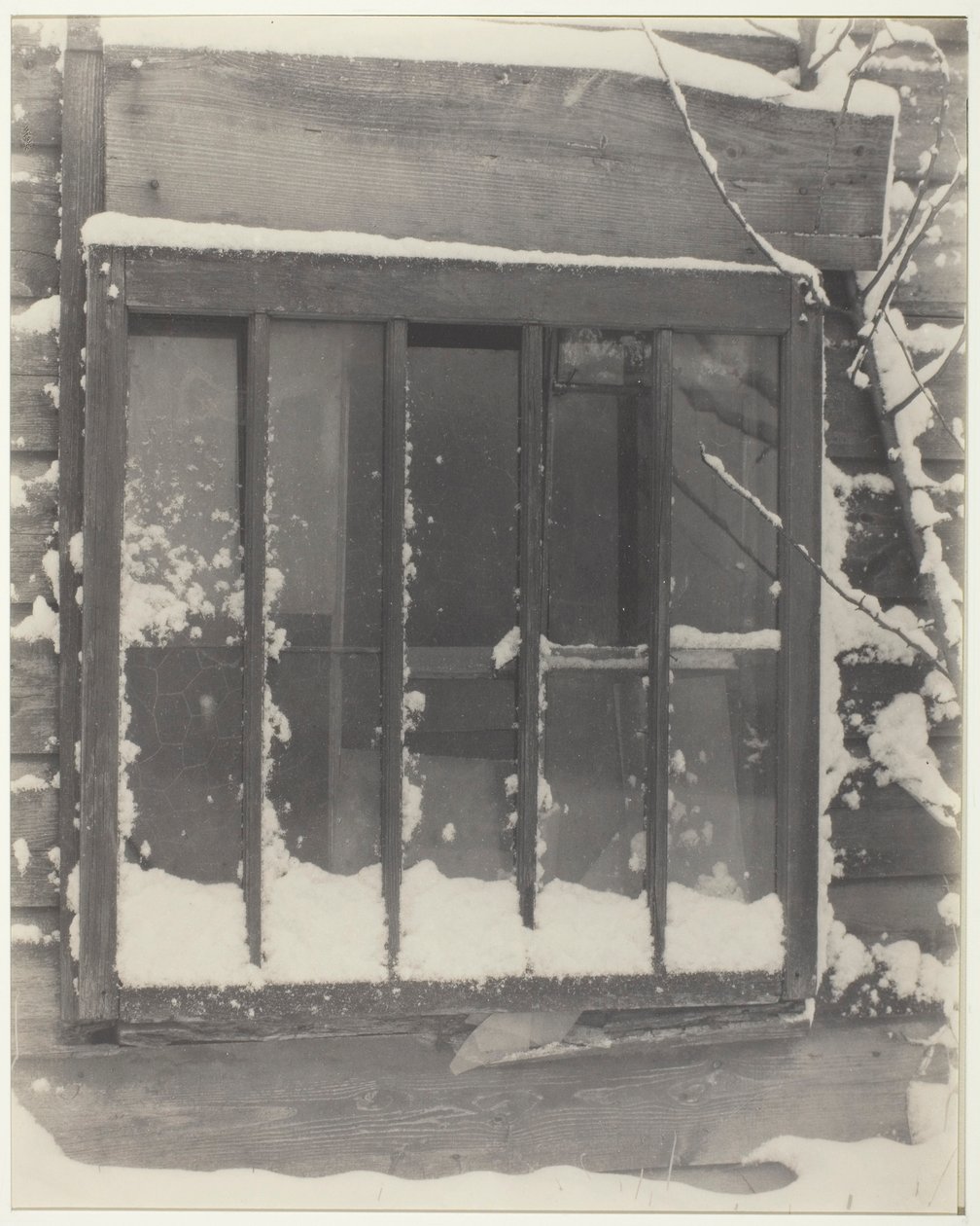 Ventana: Madera, Vidrio, Nieve de Alfred Stieglitz