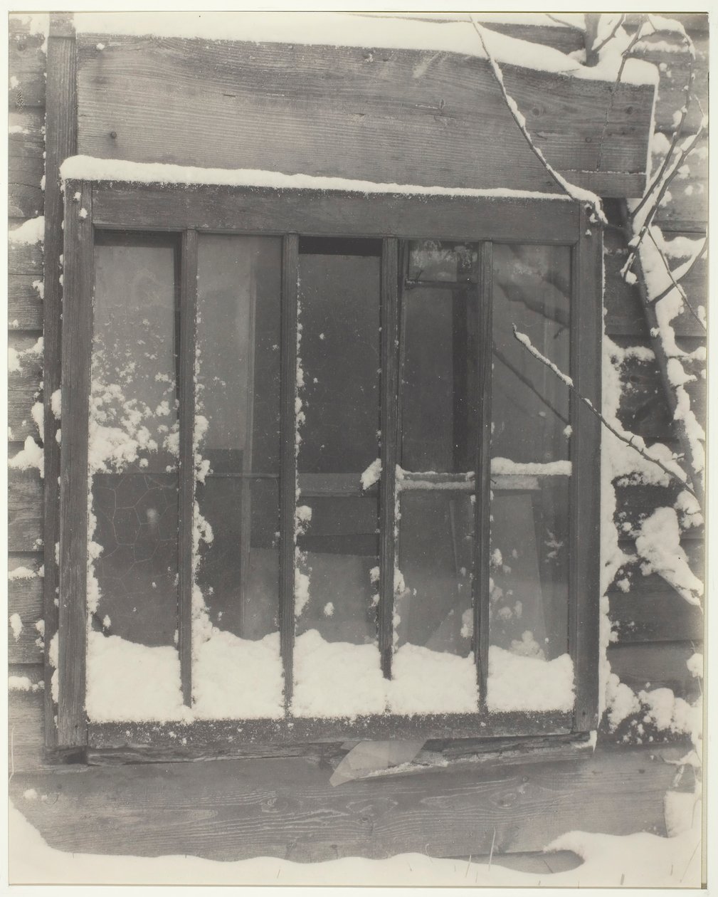 Ventana: Madera, Vidrio, Nieve de Alfred Stieglitz