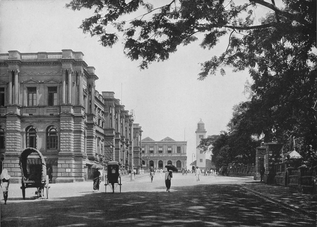 Oficina General de Correos con entrada a la Casa de la Reina y Torre del Reloj en la distancia, c. 1890, 1910 de Alfred William Amandus Plate
