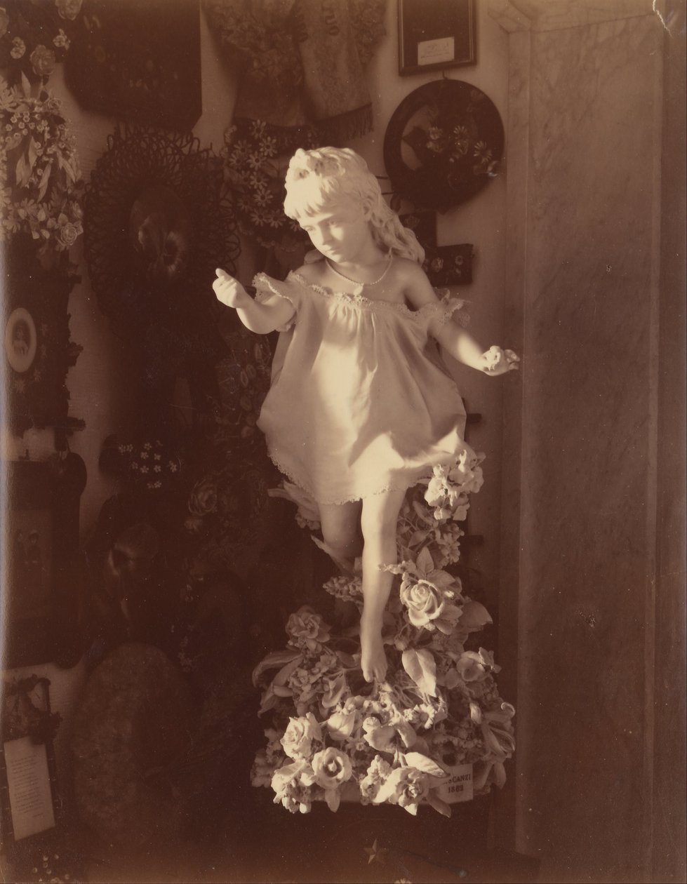 Estatua de una Niña de Alfredo Noack