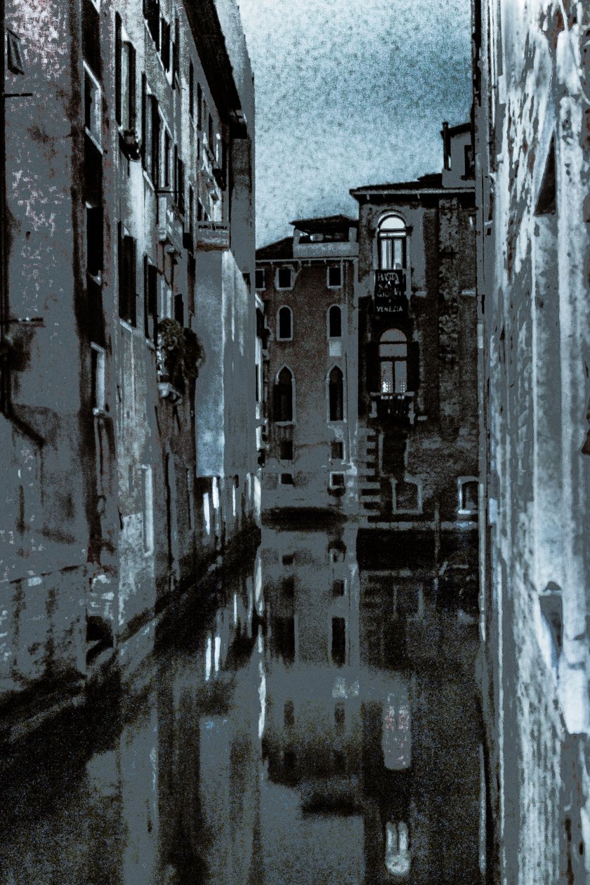 Mañana tranquila, Venecia, 2019 (fotografía pintada a mano) de Alice Gur Arie