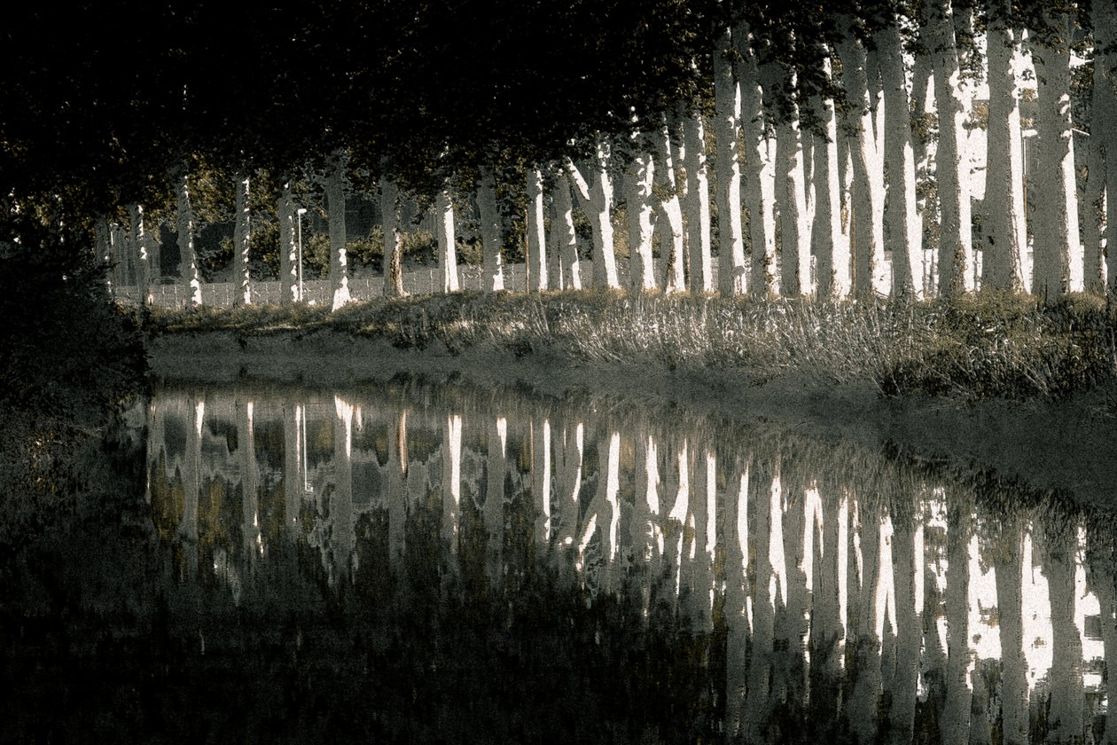 Rendering, 2018 (fotografía repintada a mano) de Alice Gur-Arie