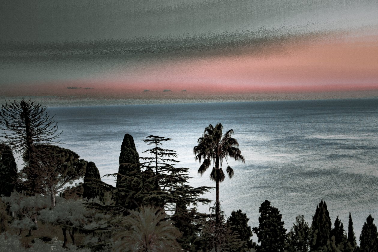 Puesta de sol en Taormina, 2019 (fotografía pintada a mano) de Alice Gur-Arie