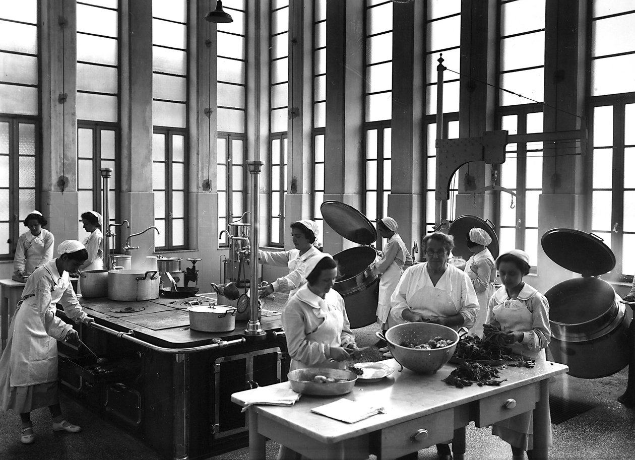 Villa Rosa Maltoni Mussolini: cocineros preparando comidas de Fratelli Alinari